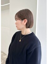 マスタード(MASTARD)&nbsp;イメチェンホワイトブロンド外ハネボブ切りっぱなしボブ