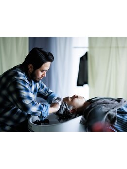 マンツーマン施術のプライベートサロン.イケてる男の[隠れ家的BARBERSHOP]