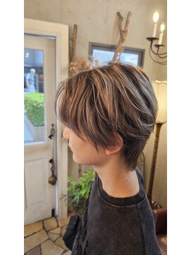 キートス(Kiitos) センターパートウルフ