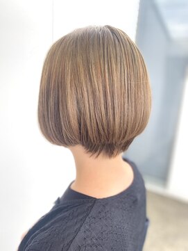 ヒビカ(HIBIKA) 立体感！ハイトーンベージュ 大人ボブ