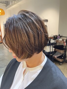 ビハインドザカーテン(BEHIND THE CURTAIN) くせ毛風パーマ×ニュアンスパーマ×白髪ぼかしハイライト