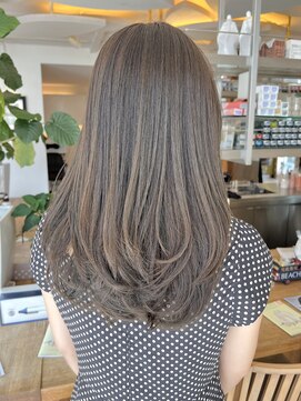 ビーチ(BEACH) 透け感オリーブベージュ×ふんわりレイヤー