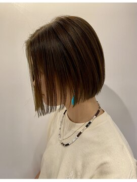 エクラート イーリス 高田馬場店(ECLART IriS) ヘーゼルグレージュ×大人切りっぱなしボブ