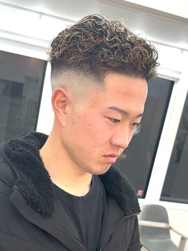 一鳳庵　【イオアン】 刈り上げアップバング メンズカット フェード