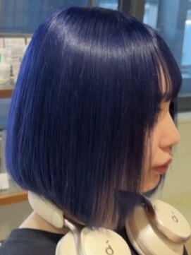 アウラ(AURA) 切りっぱなしボブ/おしゃれ女子ブリーチカラー/寒色カラー