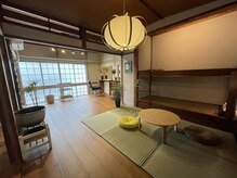 よろ家の雰囲気（2階は待ち時間お使いいただけるファミリースペースです。）