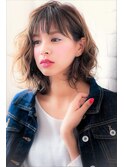 大人ガーリーフェザーバングピンクベージュくせ毛カットボブルフ