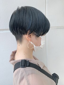 アクトゥス(AEQUITAS) 刈り上げショート×ブルーブラック