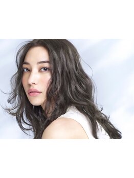 SNSで大人気イルミナカラーなど、トレンドを抑えた透明感溢れる外国人風&人気の韓国風カラー♪