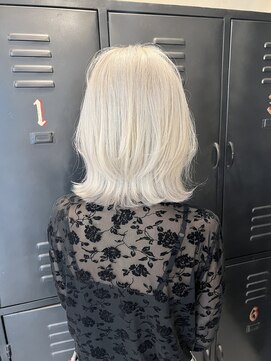 アーカイブ(Archive) ホワイトベージュ×ウルフボブ