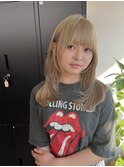 顔周りレイヤー/ハッシュカット/ミルクティーベージュ