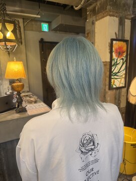 アティック ヘアーデザインアンドリラクゼーション(attic hair design&relaxation) ホワイトブルー