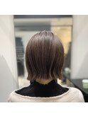切りっぱなし　グレージュ　外ハネ　ぷつっと　縮毛