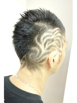 リオビーシンジュク(Rio B SHINJUKU) うねうねラインアート