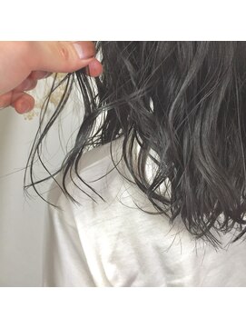 シータ(seata) 透明感×暗色