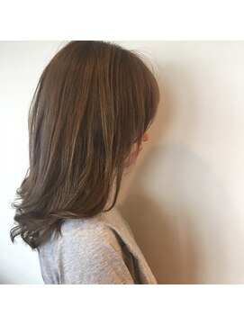 ヘアサロンM 新宿 スモーキーアッシュ