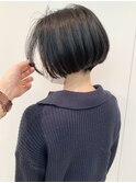 大人刈り上げハンサムショート黒髪センターパート