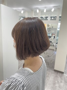 サロンドエム(Salon de emu.) 襟足スッキリ前下がりボブ
