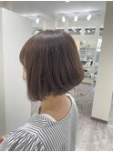 襟足スッキリ前下がりボブ