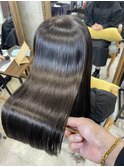 ブリーチ毛で黒染めをした方を髪質改善トリートメントで艶髪