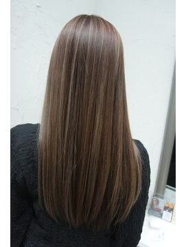 ヘアルーム モア(hair room More) 20代女性　ハイライトカラー