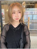 シースルーバングが可愛い外ハネミディー。