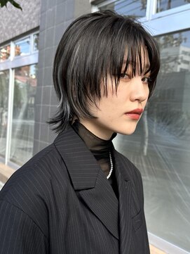 ローリー(Rowlly) #顔まわりレイヤー＃小顔＃ウルフ＃インナーカラー　ur