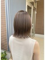 マニッシュ(Mannish)&nbsp;大人可愛いグレージュカラー外はね切りっぱなし小顔ボブ