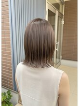 マニッシュ(Mannish) 大人可愛いグレージュカラー外はね切りっぱなし小顔ボブ