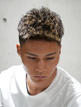 メッツ 原宿(METS) ツイスパ×ハイライト×フェード/短髪/スキンフェード