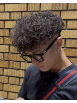 イーラ アメ村店(era)&nbsp;スペインカール　ツイストスパイラル眉カットメンズパーマ