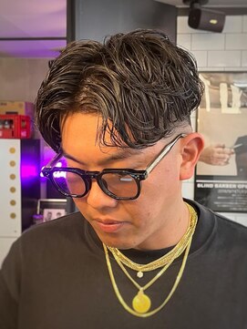 フランクスバーバーリザーブ 人形町店(FRANK’S BARBER RESERVE) センターパート/メンズパーマ/人形町 y