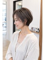 バグズ(Baguz)&nbsp;40代50代◎美シルエットショート×白髪ぼかしベージュ×ショート