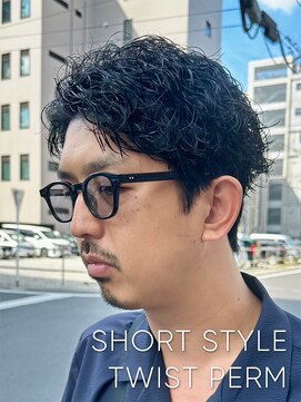 オーガニック アトリエ 大宮(organic+atelier) 20代30代40代メンズ刈り上げフェードかき上げ短髪ツイストパーマ