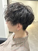 ヒュイル バイ ニアウ(Hwyl by Niau)&nbsp;メンズマッシュパーマ波巻スパイラルパーマニュアンスパーマ眉毛