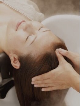トーナイアティル(TONAI atil)の写真/フルフラットシャンプーの極上ヘッドスパで、日常の忙しさを忘れ、身体をゆったりと預けてください…＊