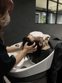 リル(LIL)の写真/≪専門のスパ二スト≫エイジングケア◎炭酸ヘッドスパで毛穴ケアや、老廃物の排出を促し頭皮をキレイに♪