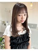 オリーブグレージュ×ミディアムレイヤー
