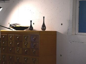 ロムサンク(L'HOMME CINQ)の写真/大人の髪に必要なのは、無理のない清潔感。自然体で印象を整えるシンプルな提案を。