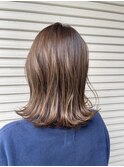 グレージュ切りっぱなしボブ前髪ありミニボブミルクティベージュ