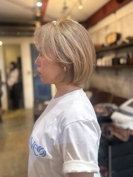 アデ オモテサンドウ(ade omotesando) ハイトーンベージュ×カーテンバングスタイル