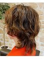 ヘアリゾートハピネス ウルフカット×パーマ毛先の動きを見えやすく、お手入れ簡単に