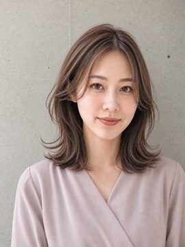 ラックスビーギャラリー なんば駅前店(LUXBE GALLERY) 広がり対策 ミルクティーベージュ 外ハネミディアム 30代