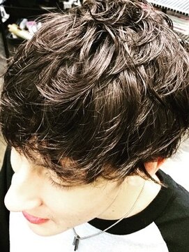 ヘッズ(HEADS) クセを活かしたニュアンスマッシュ