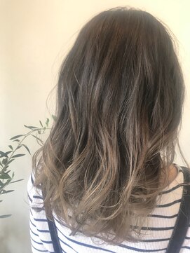 クルール バイ マーブル(COULEUR by Marble) 外国人風 アッシュベージュグラデーション