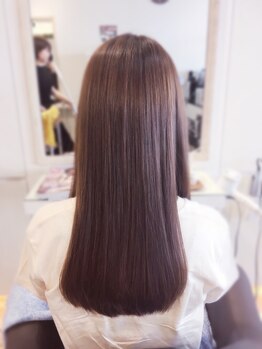 ヘアー マテリアル(hair material)の写真/【縮毛矯正を超える仕上がり。】最高級の薬剤と高い技術で長年クセ毛にお困りの方も美しいストレートが叶う