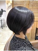 うるツヤ髪美髪丸みボブナチュラルストレート襟足短め耳かけ小顔