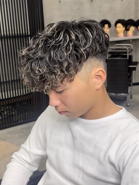 イーラ(era) スペインカール　刈り上げ眉カットツイストスパイラルパーマ