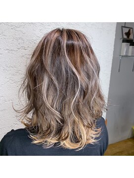 ヘアサロン アティリー(Hair Salon Attirer) 西梅田/ボブ/グレーベージュ/白髪ぼかし/ハイライト/ベージュ