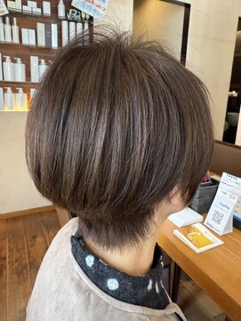 テン(TEN) ソフトな魅力のコンパクトヘア